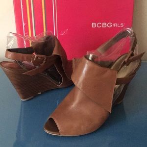 BCBG brown leather wedges size 7